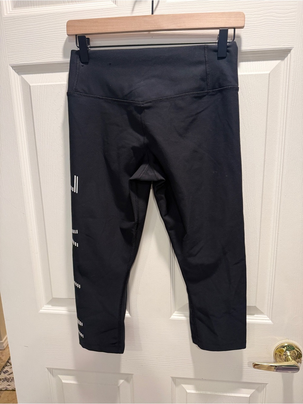Nike Dri-FIT Cropped Capri Leggings Black Reflective Graphic Size Medium - Picture 6 of 9